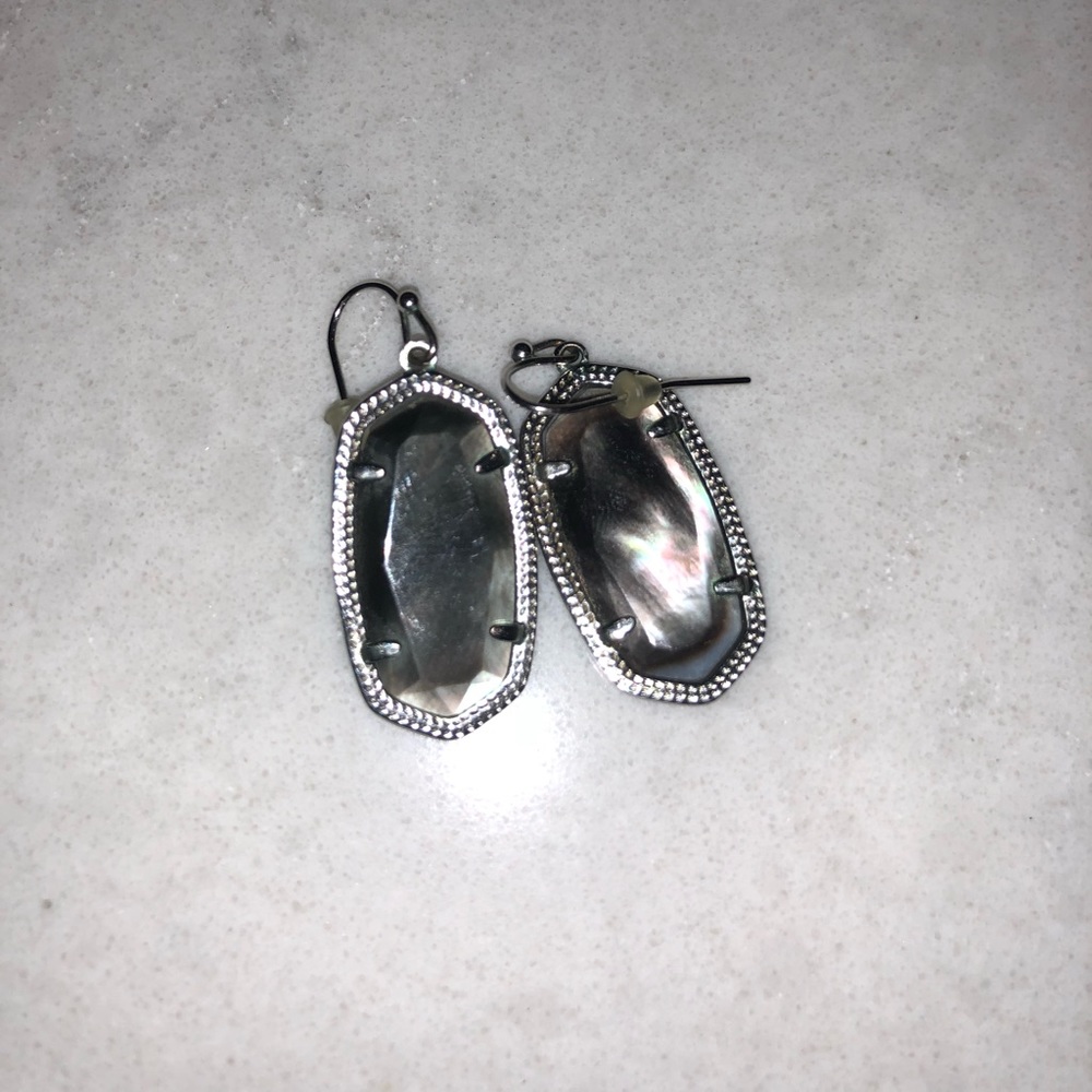 Kendra Scott Dani earrings in black pearl